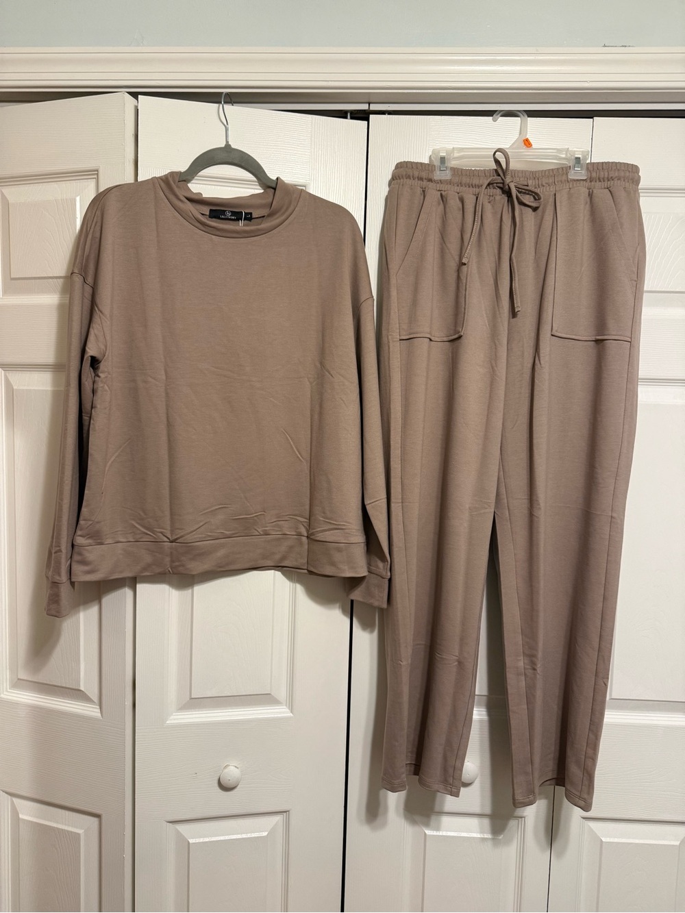 Relaxed Taupe Straight-Leg Sweatpants - Women's Lounge Set